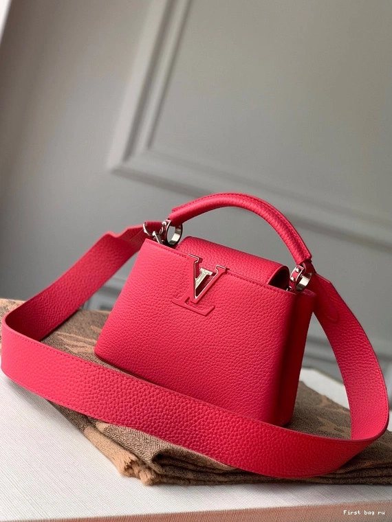 First bag ru LOUIS VUITTON CAPUCINES MINI 0731